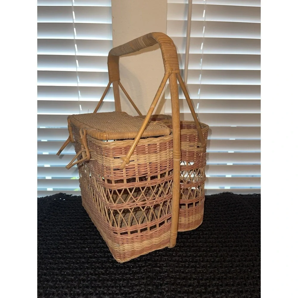 Vintage MCM Wicker Woven Picnic Basket 2 Wine Bottle‎ Holder Handle & Lid W/Red